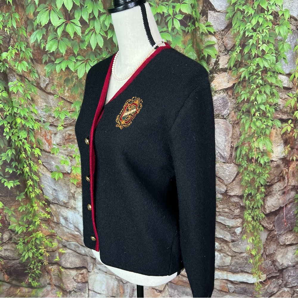 VINTAGE PENDLETON Classic Black and Red Virgin Wool Academic Crested Cardigan MP - Picture 4 of 11